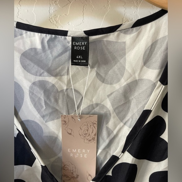 Emery Rose| Novelty Print, HEART print Mini Dress in Black & White•••Babydoll - Picture 5 of 10